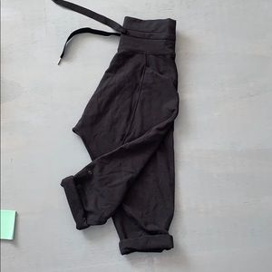 LULULEMON Capri lounge wear size 2 black